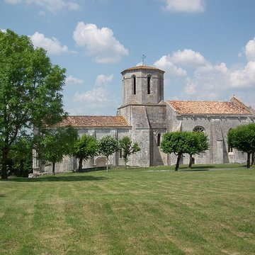 Église Saint-Pierre dÉchebrune