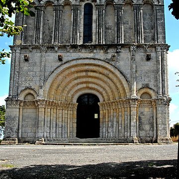 Église Saint-Pierre dÉchebrune