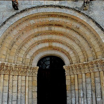 Église Saint-Pierre dÉchebrune