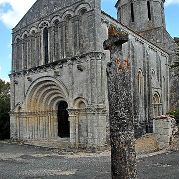 Église Saint-Pierre dÉchebrune