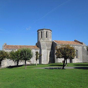 Église Saint-Pierre dÉchebrune