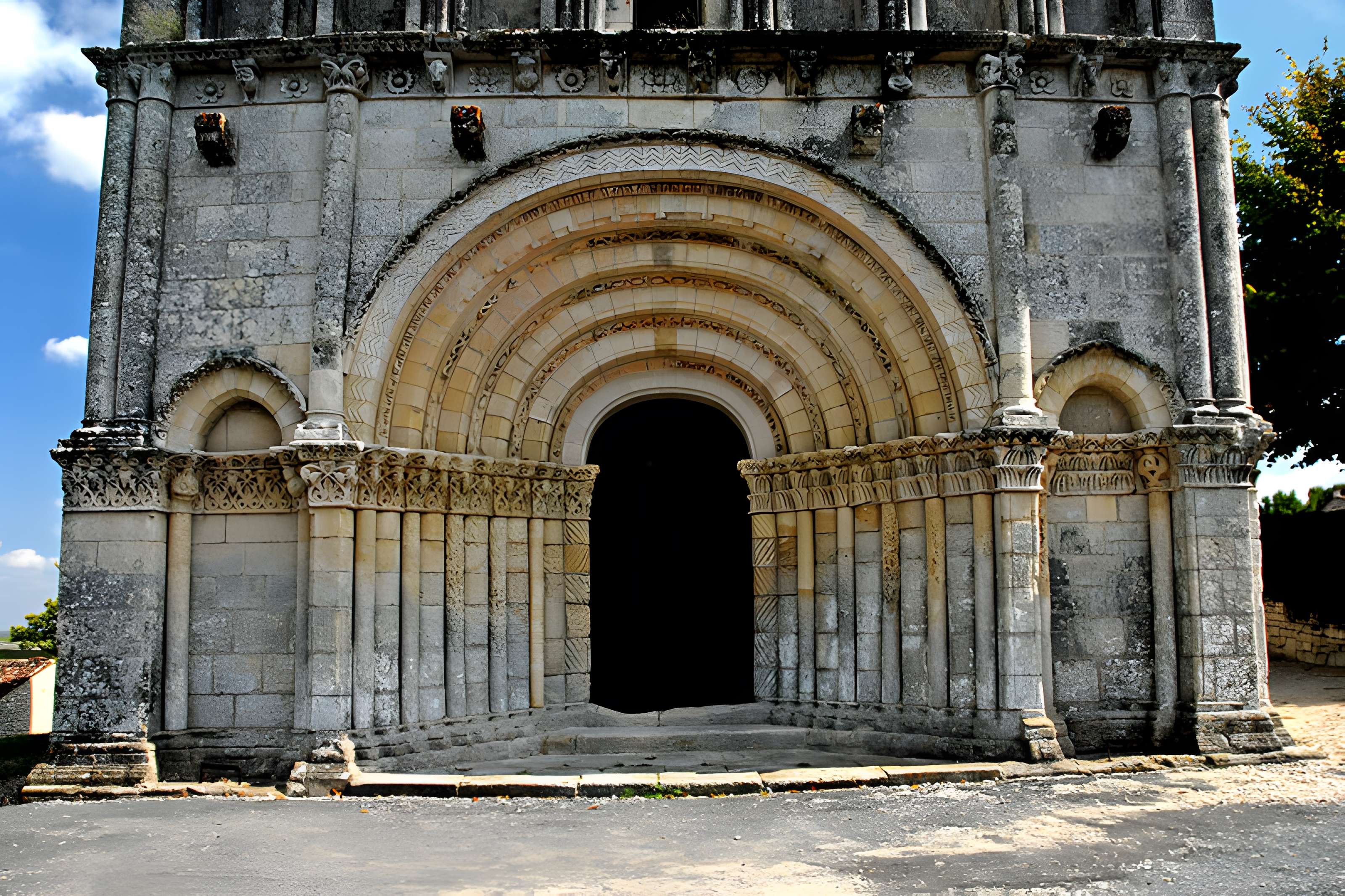 Église Saint-Pierre d'Échebrune