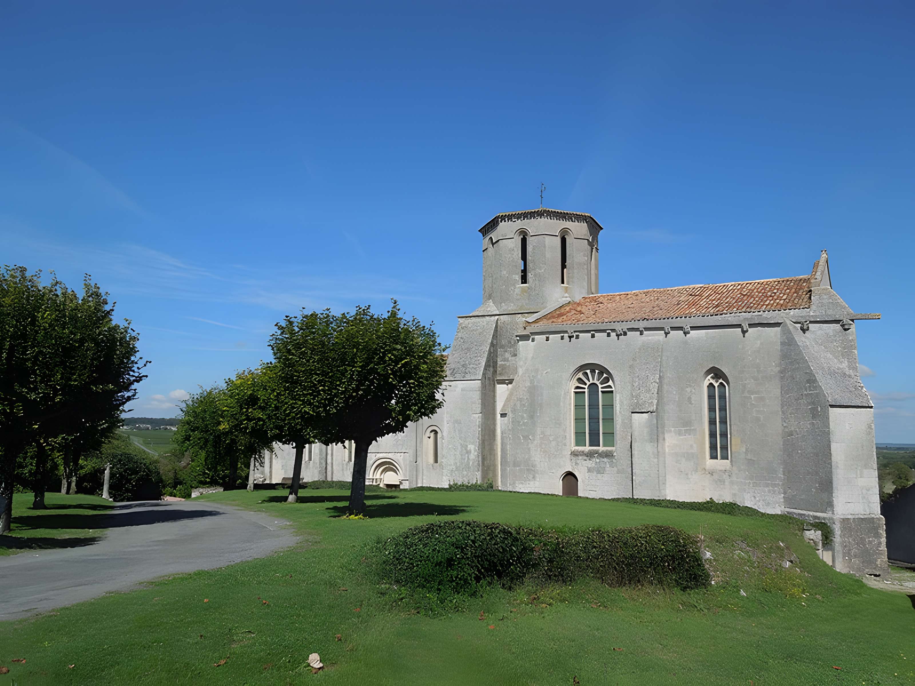 Église Saint-Pierre d'Échebrune