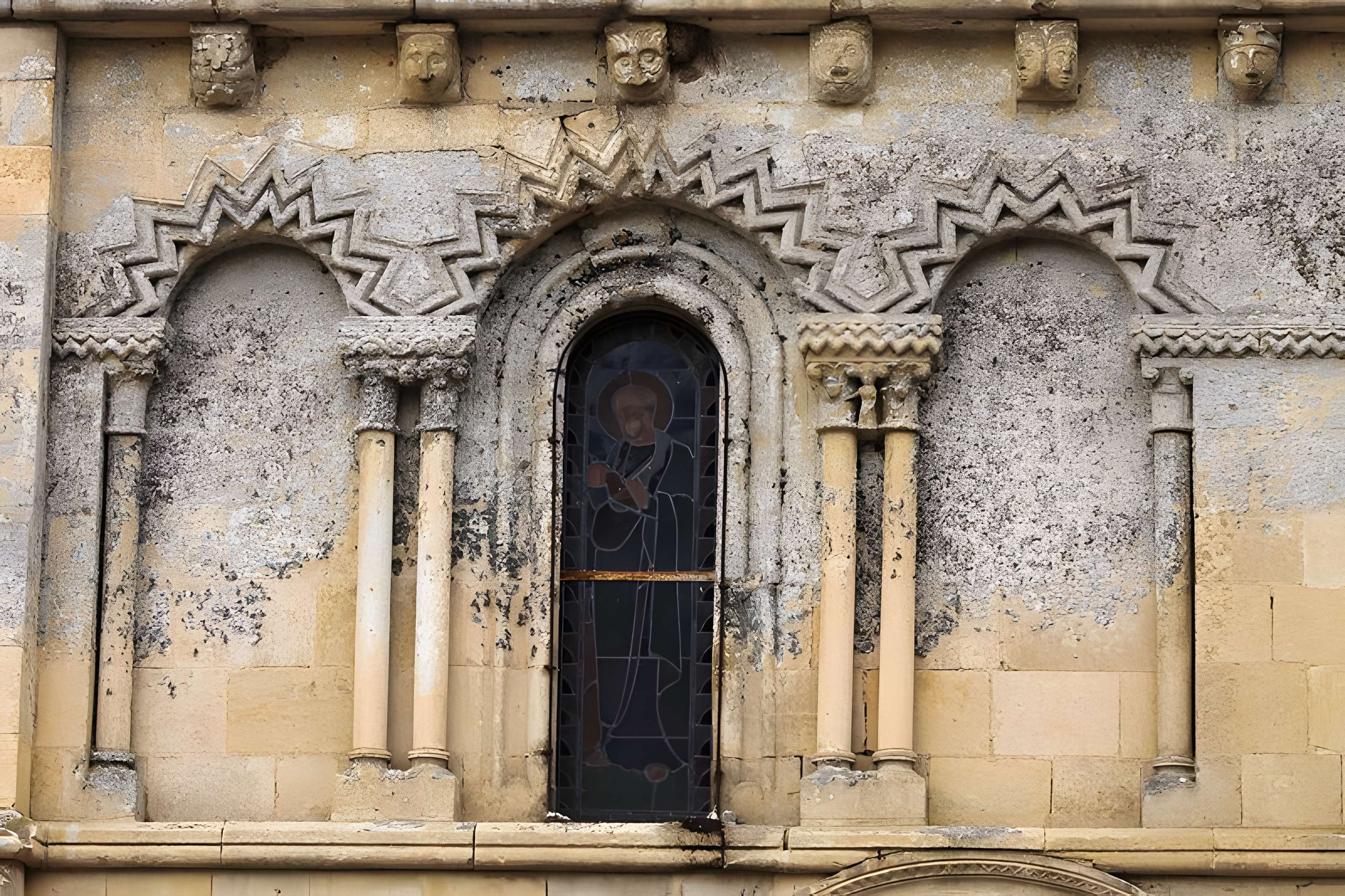 Église Saint-Pierre d'Ouézy