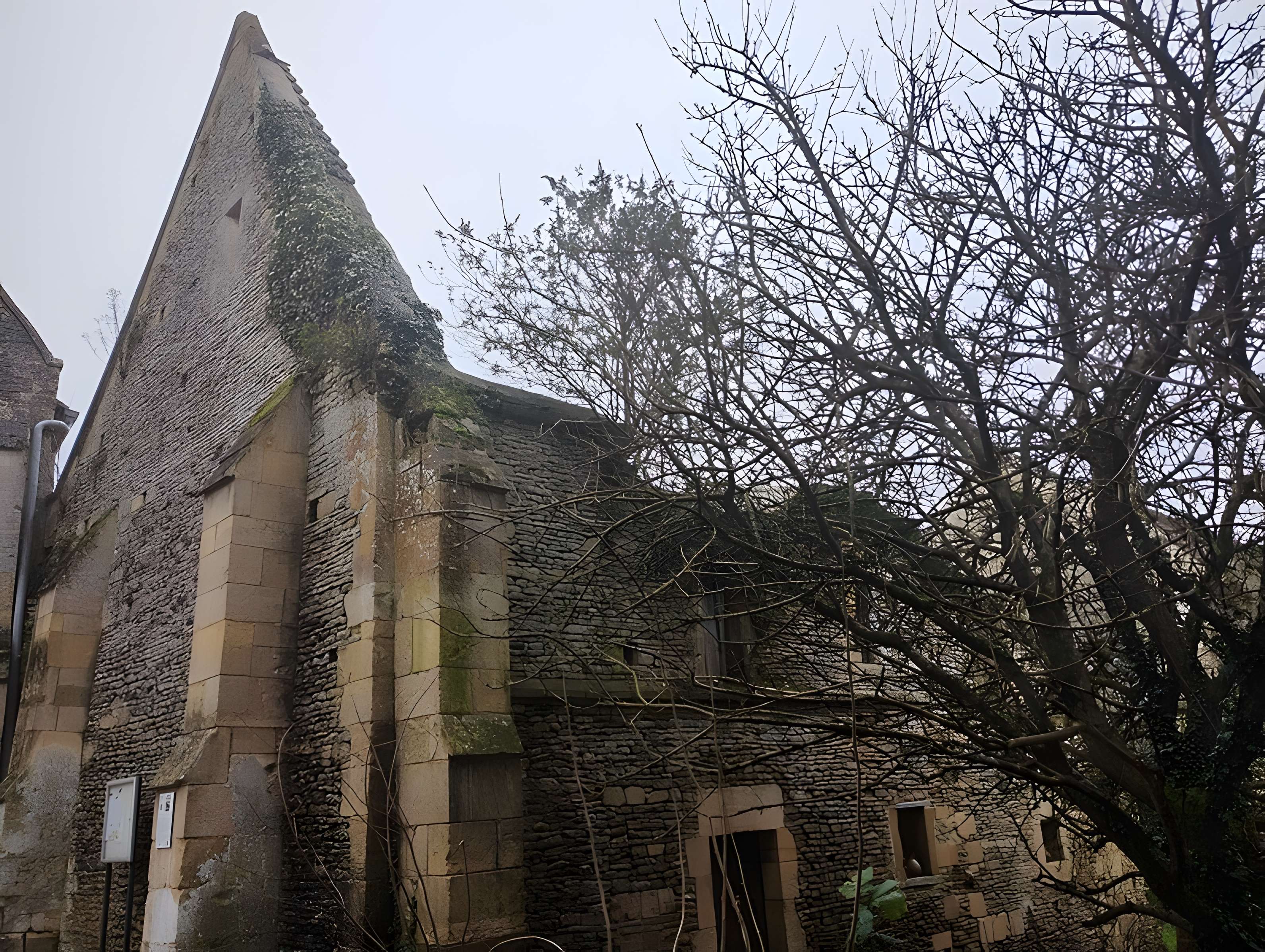 Église Saint-Pierre d'Ouézy