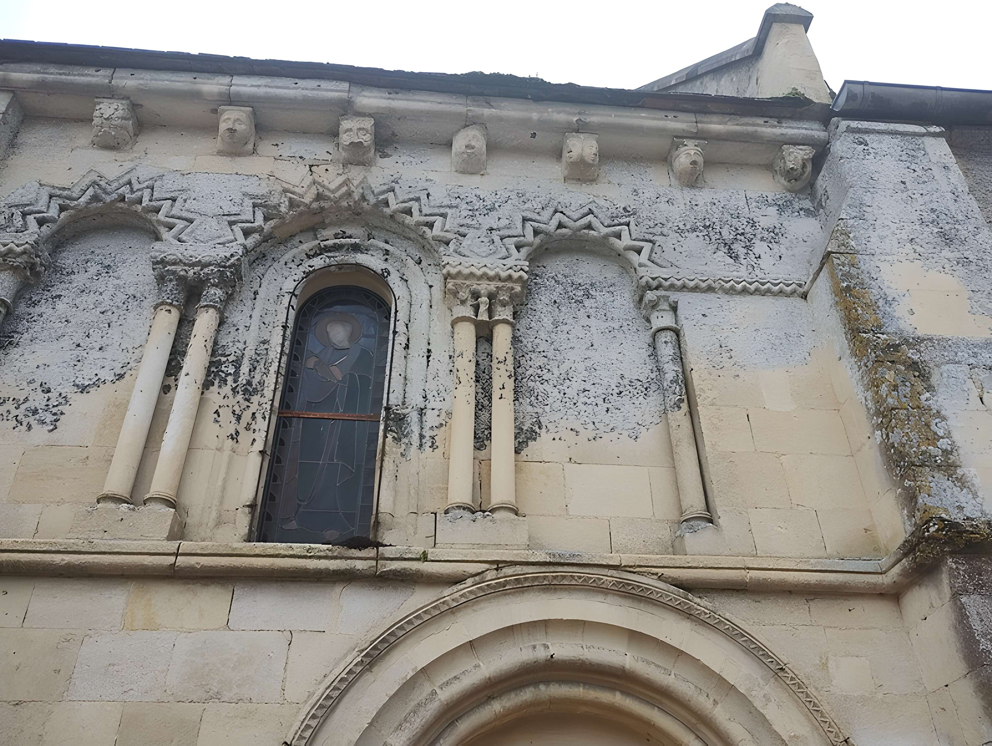 Église Saint-Pierre d'Ouézy