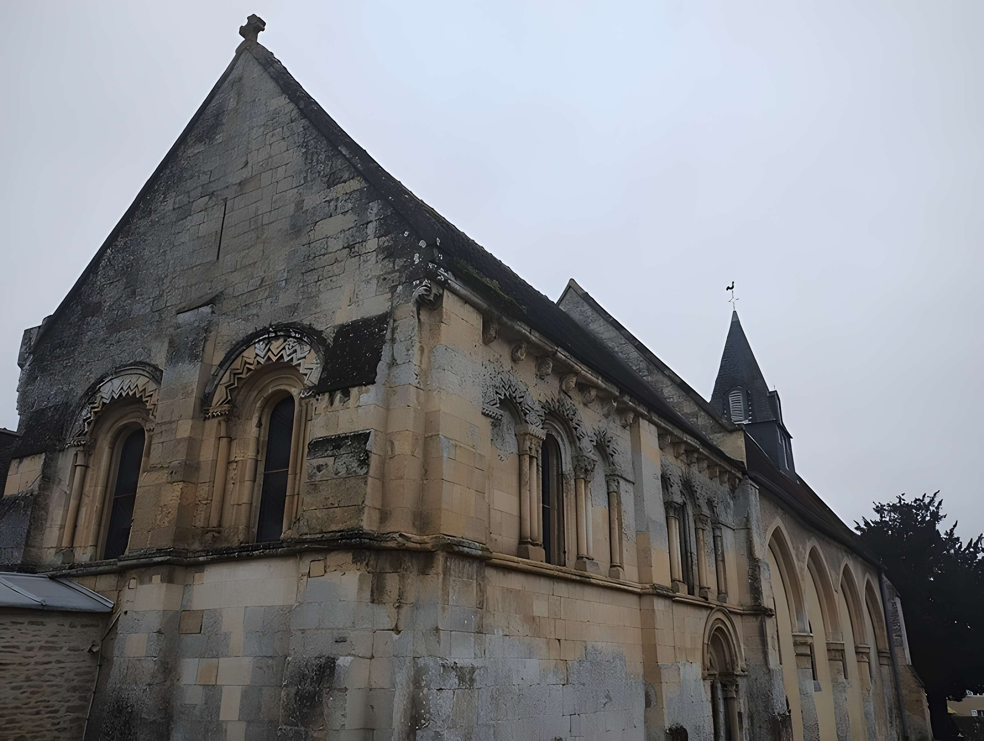 Église Saint-Pierre d'Ouézy