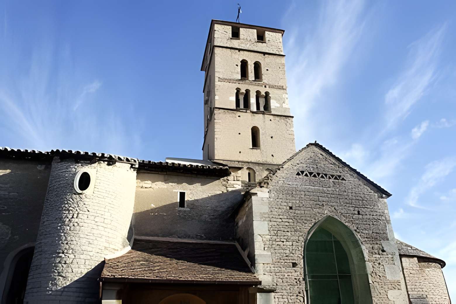 Église Saint-Pierre d'Uchizy 