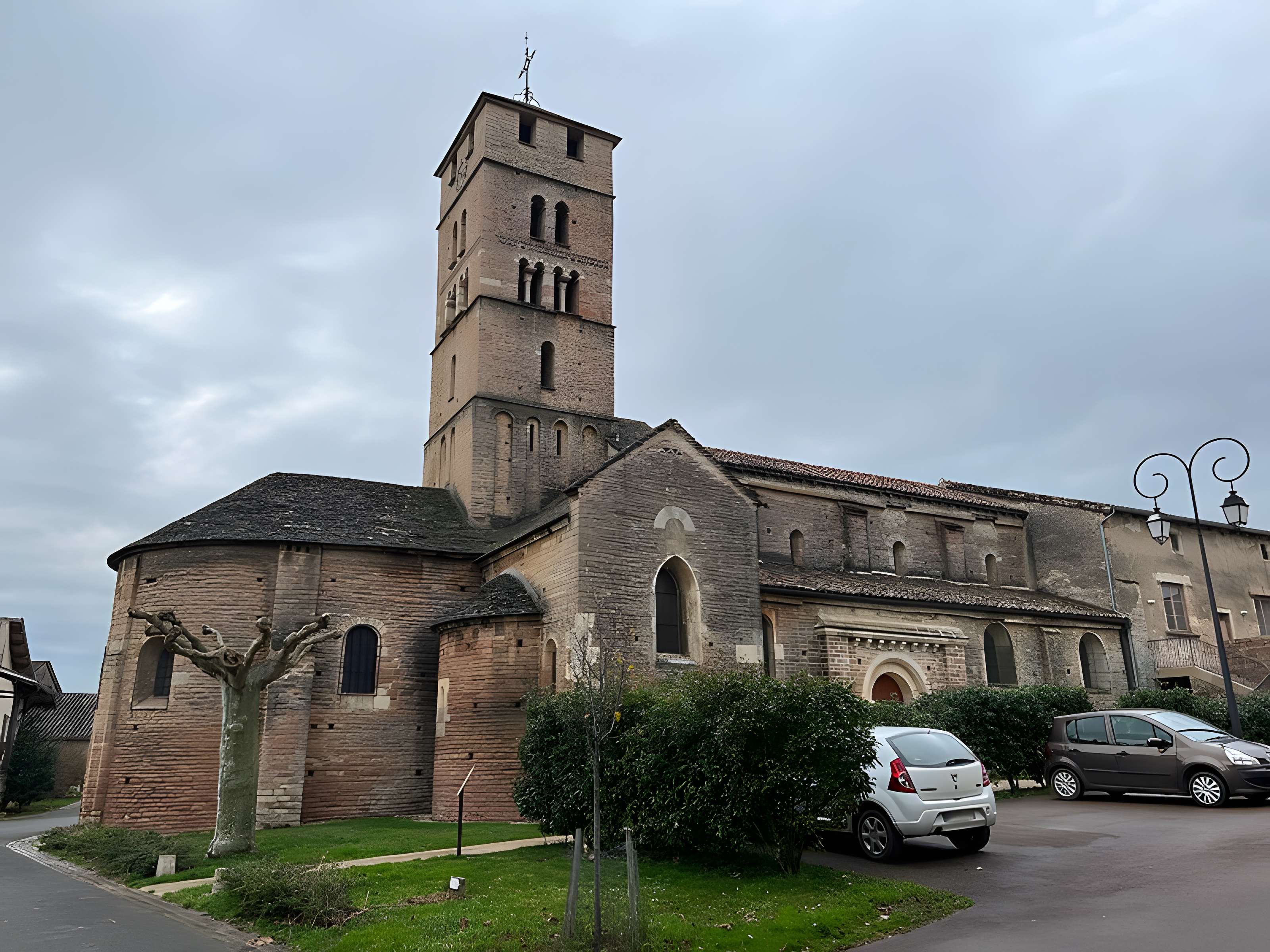 Église Saint-Pierre d'Uchizy
