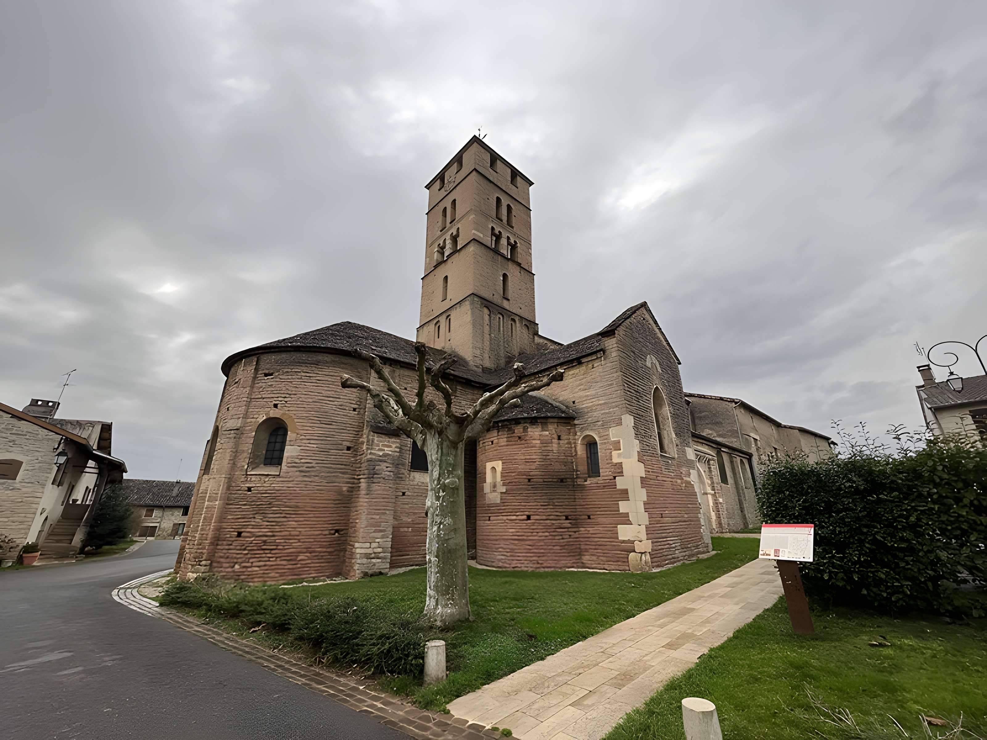 Église Saint-Pierre d'Uchizy