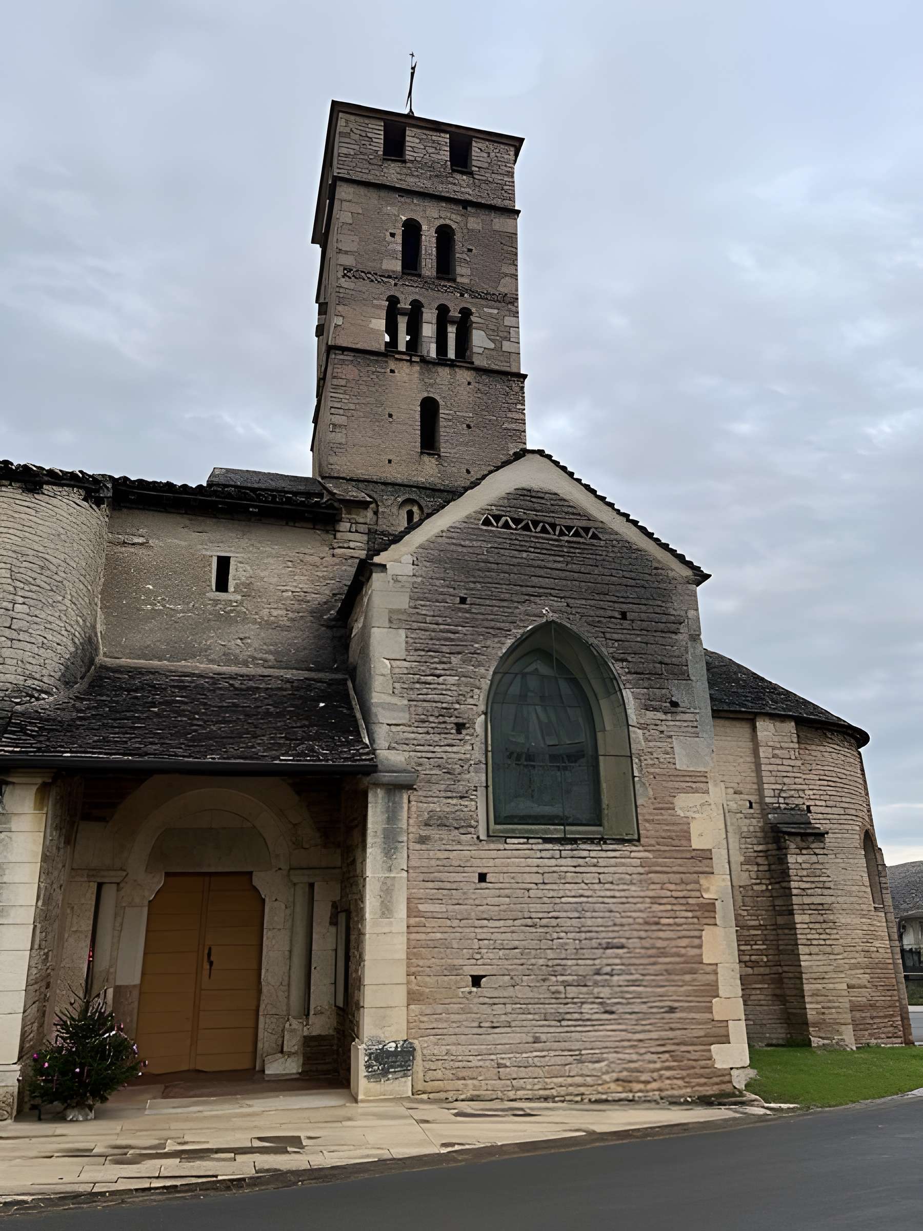 Église Saint-Pierre d'Uchizy