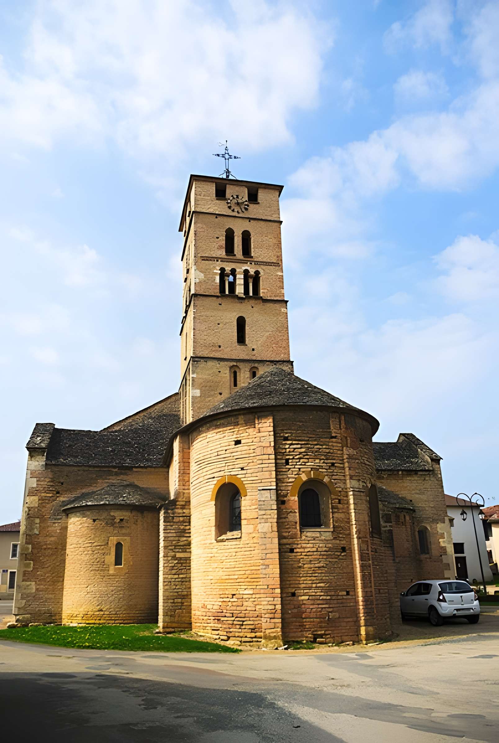 Église Saint-Pierre d'Uchizy