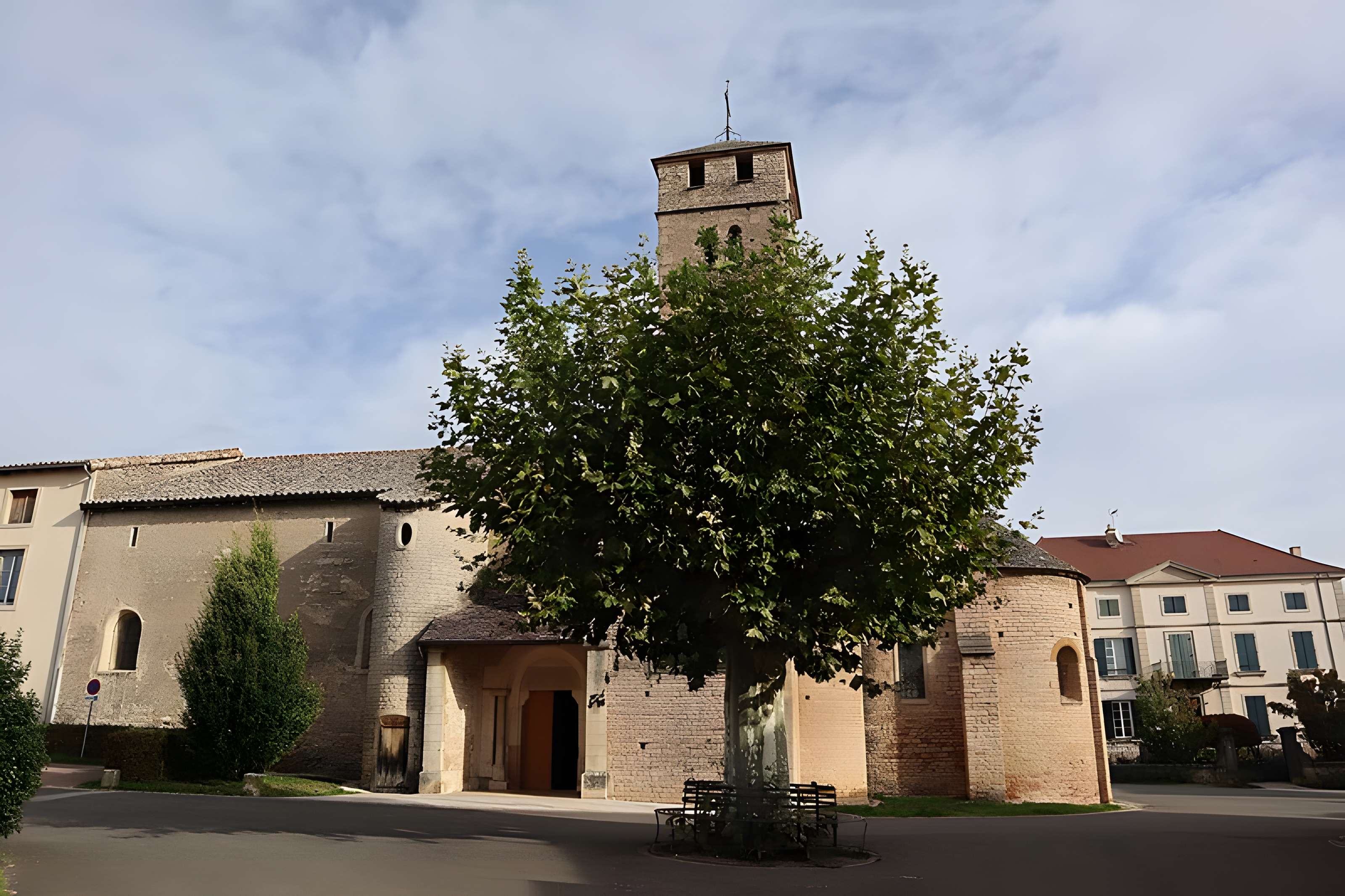Église Saint-Pierre d'Uchizy