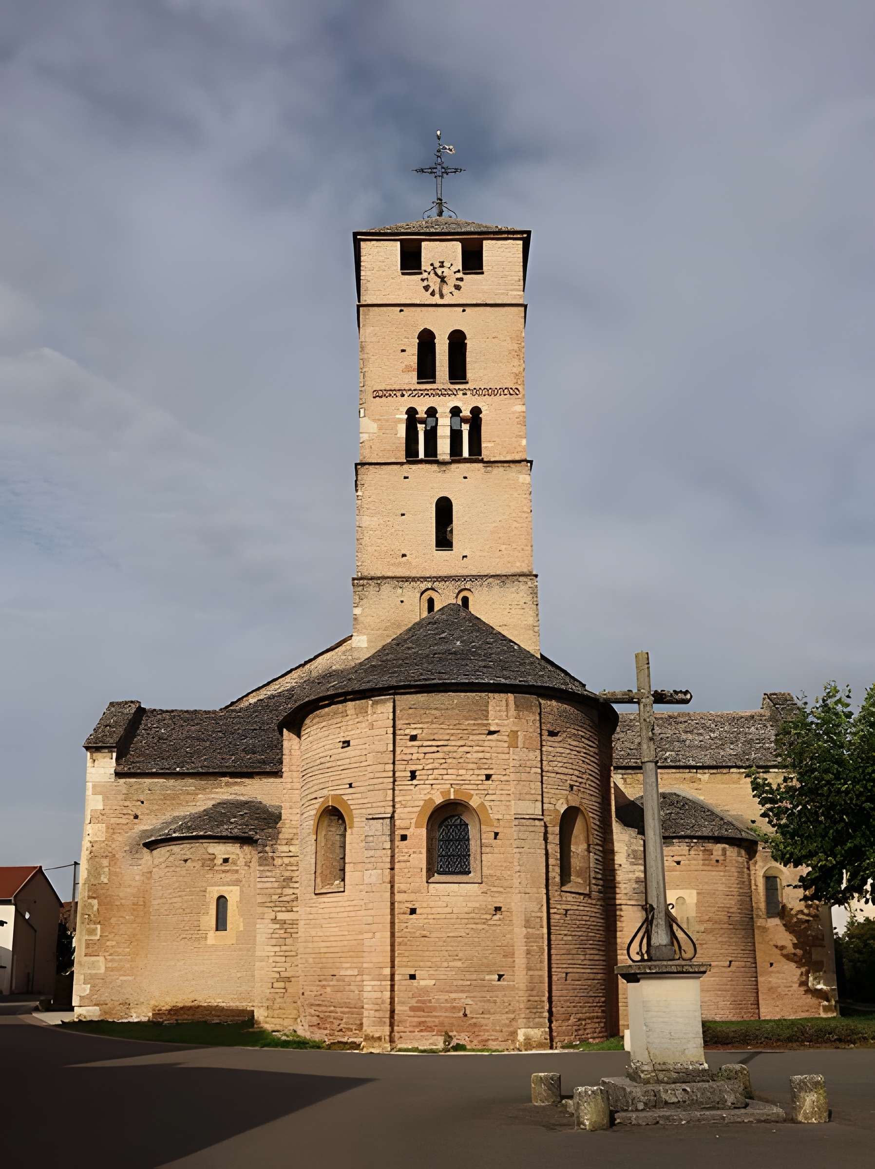 Église Saint-Pierre d'Uchizy