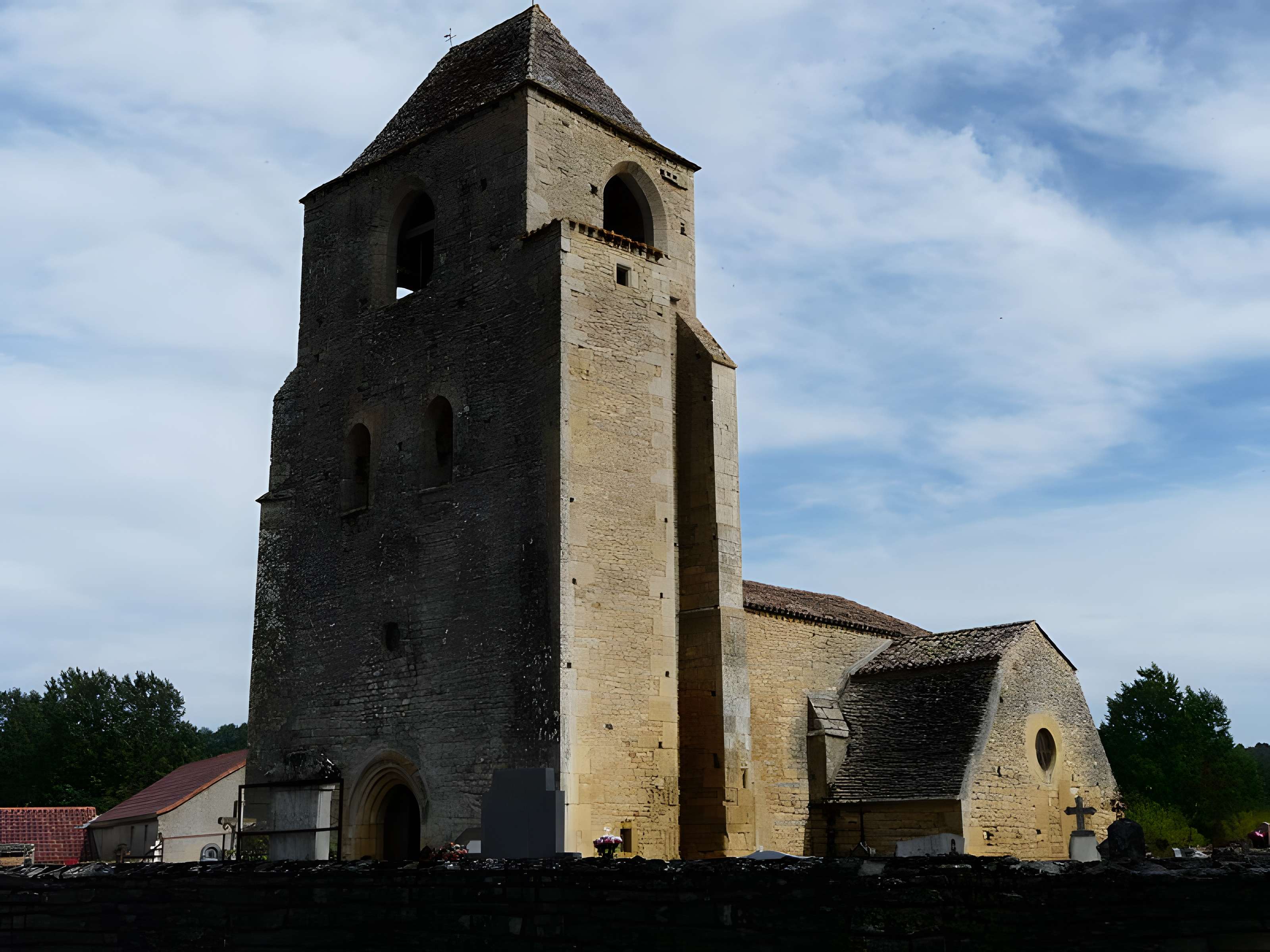 Église Saint-Pierre-ès-Liens de Cabans