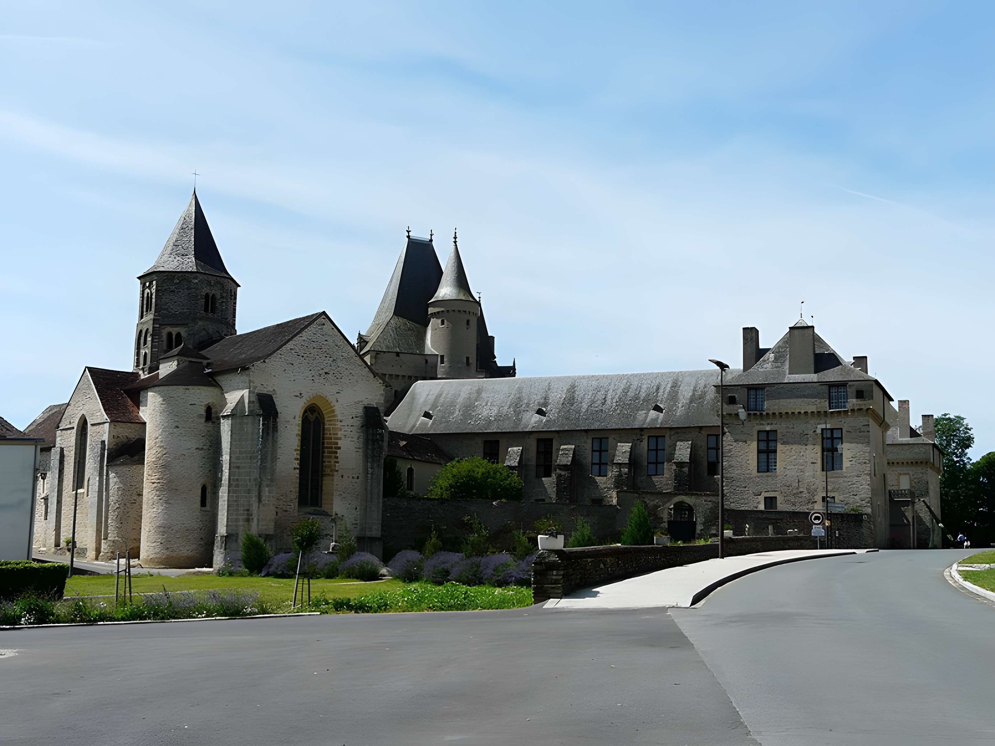 Église Saint-Pierre-ès-Liens de Jumilhac-le-Grand