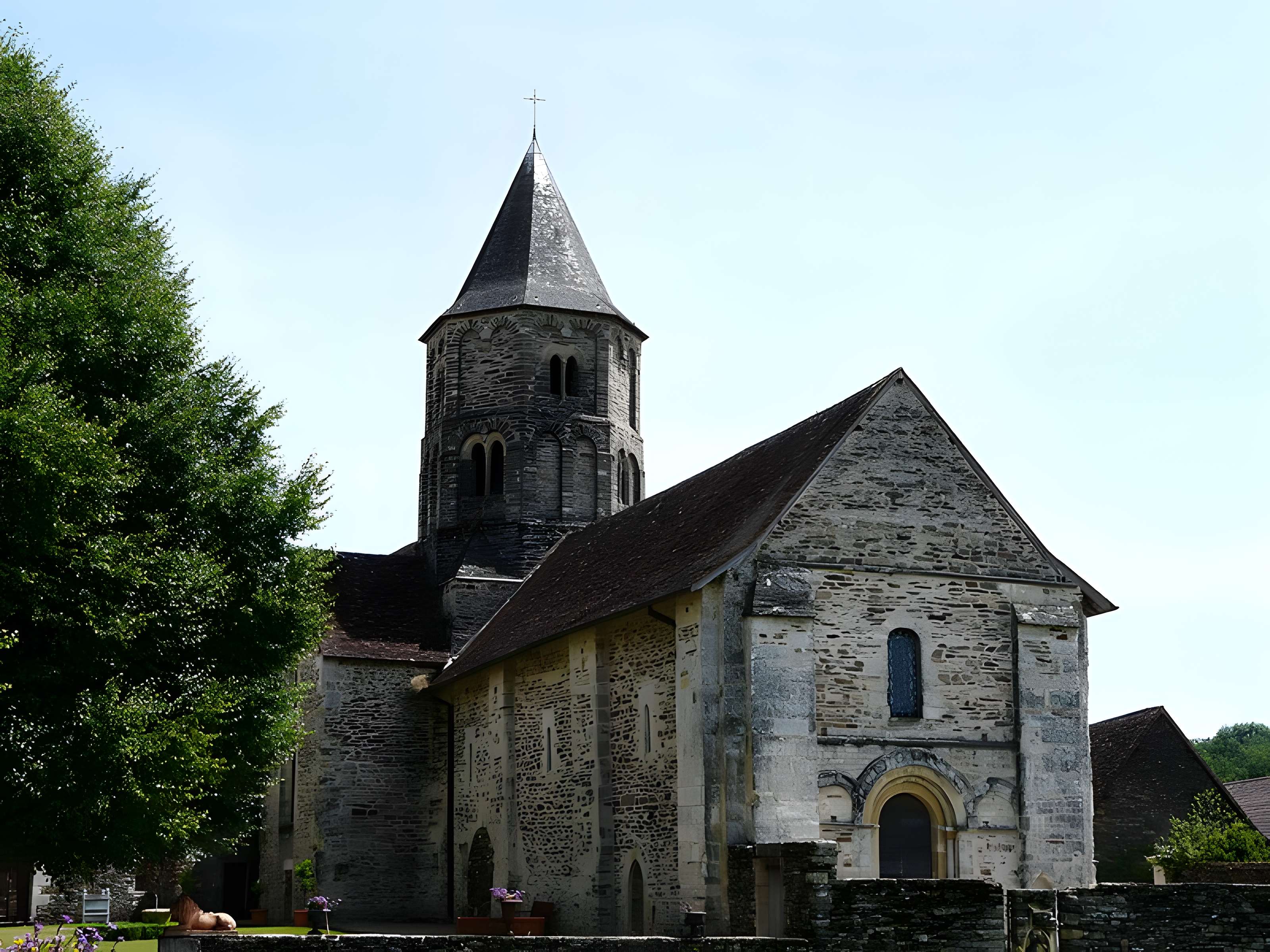 Église Saint-Pierre-ès-Liens de Jumilhac-le-Grand