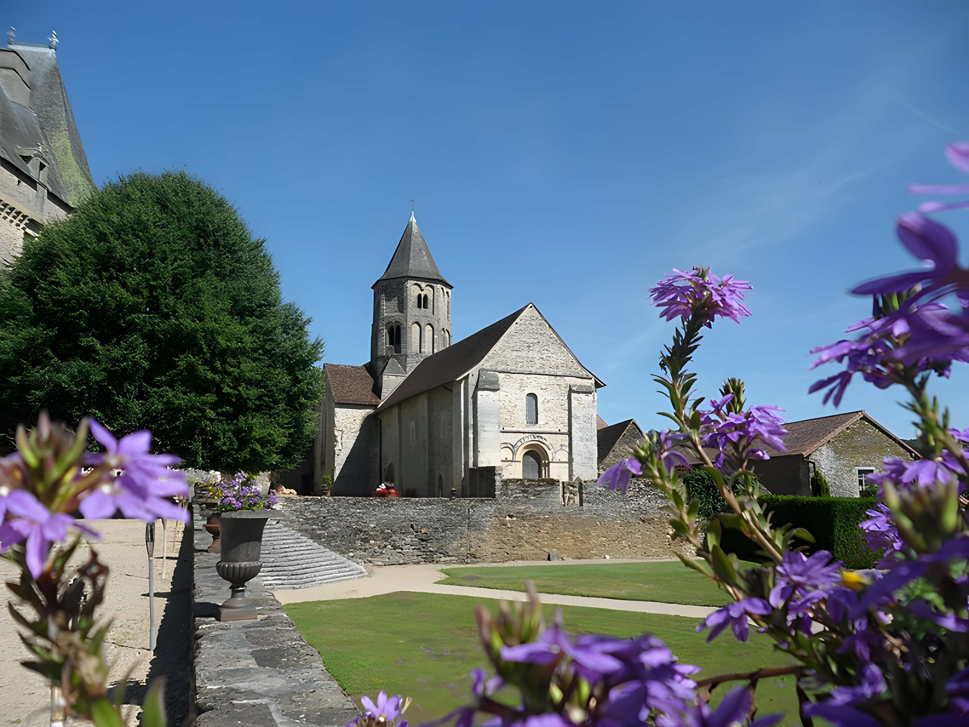 Église Saint-Pierre-ès-Liens de Jumilhac-le-Grand