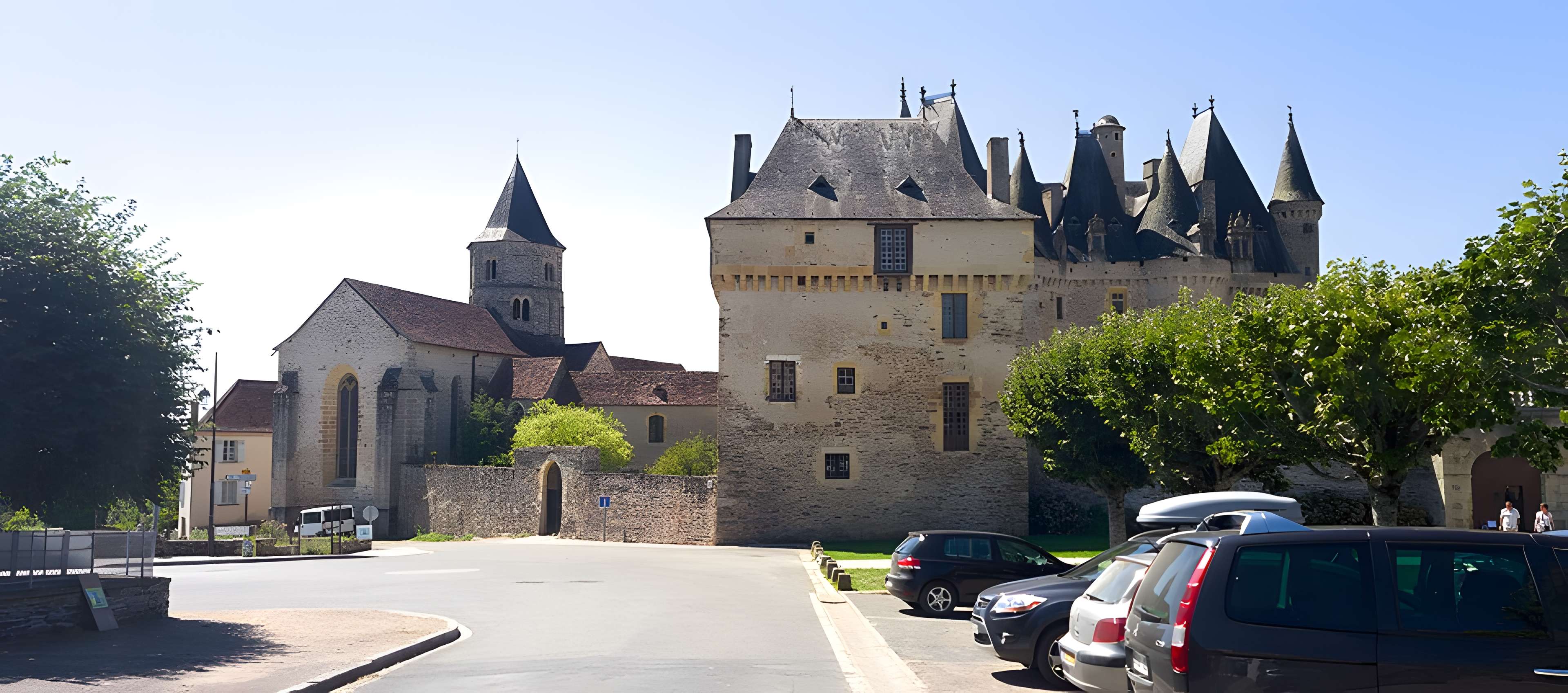 Église Saint-Pierre-ès-Liens de Jumilhac-le-Grand