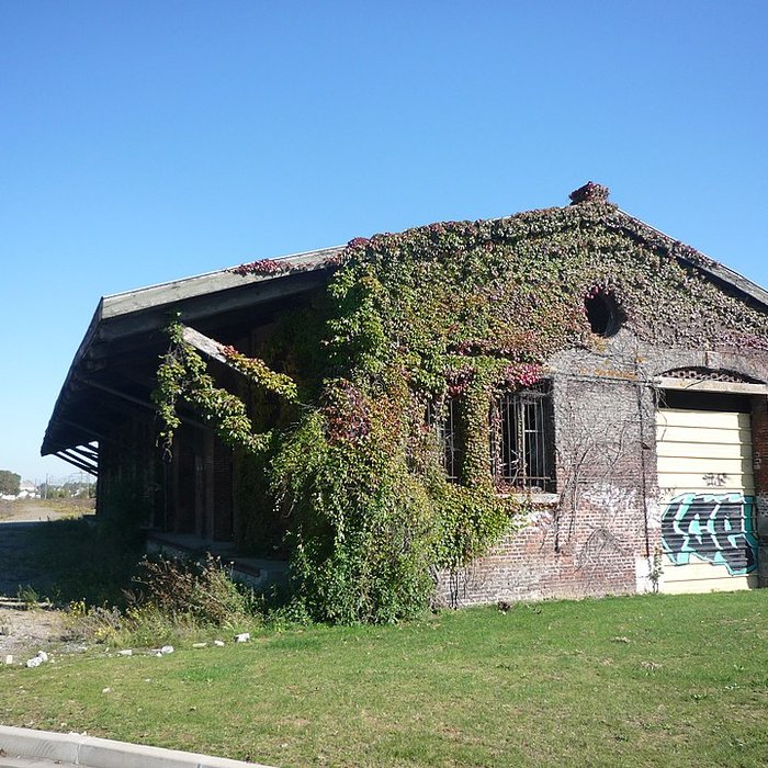 Photo de Gare de Bouchain et sa halle ferroviaire