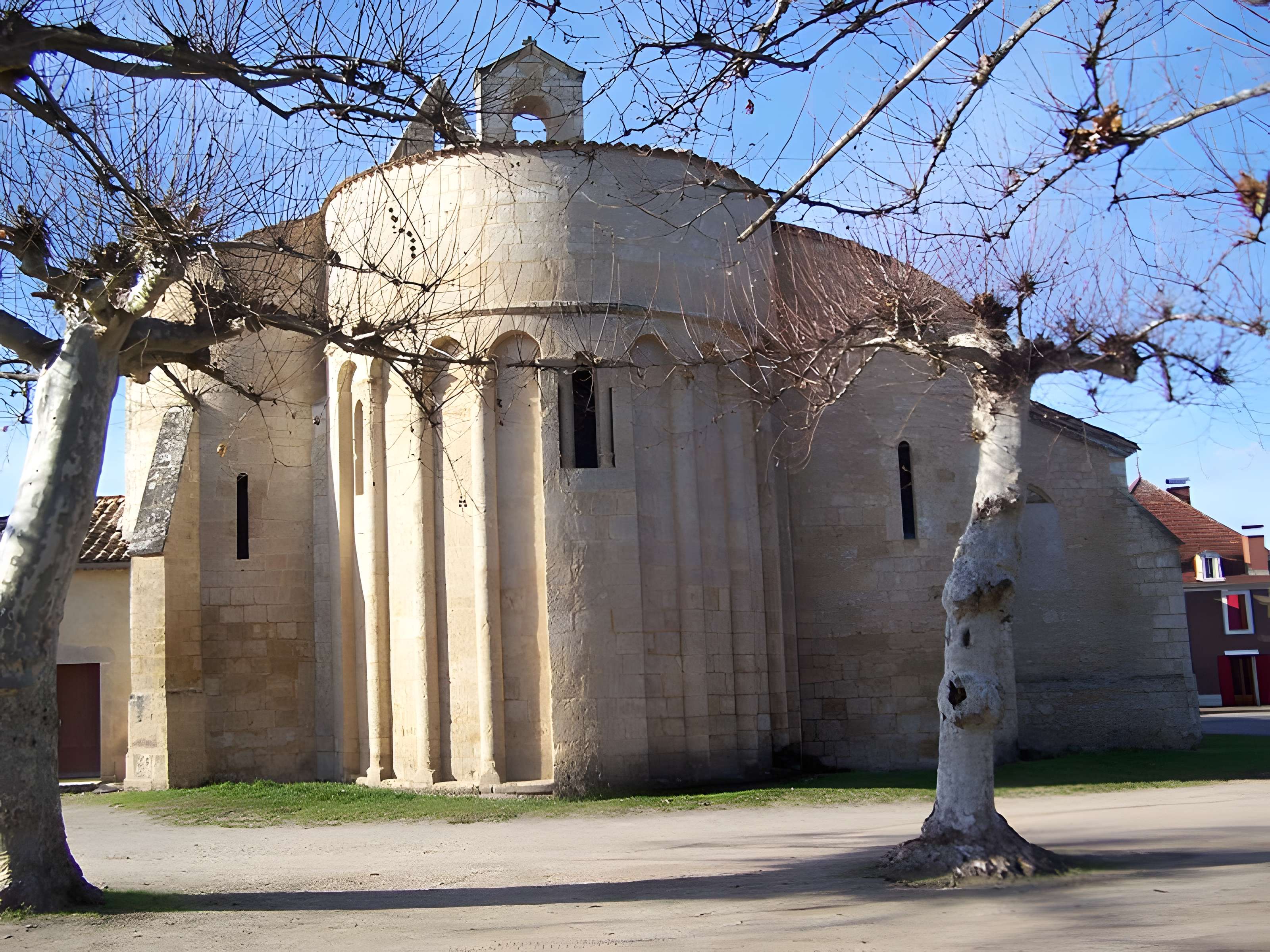 Église Saint-Pierre-ès-Liens de Préchac