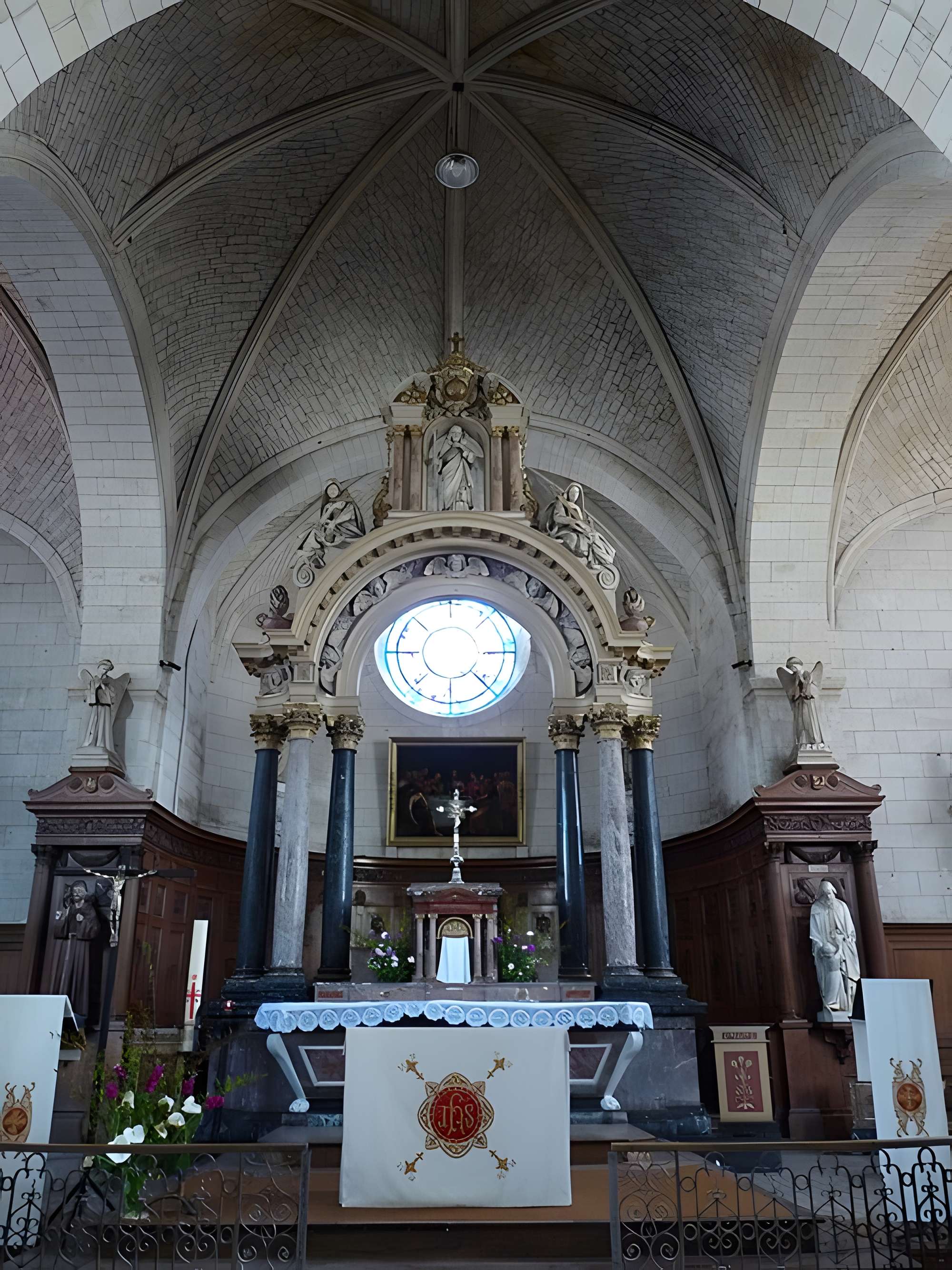 Église Saint-Pierre-et-Saint-Laurent de Baugé