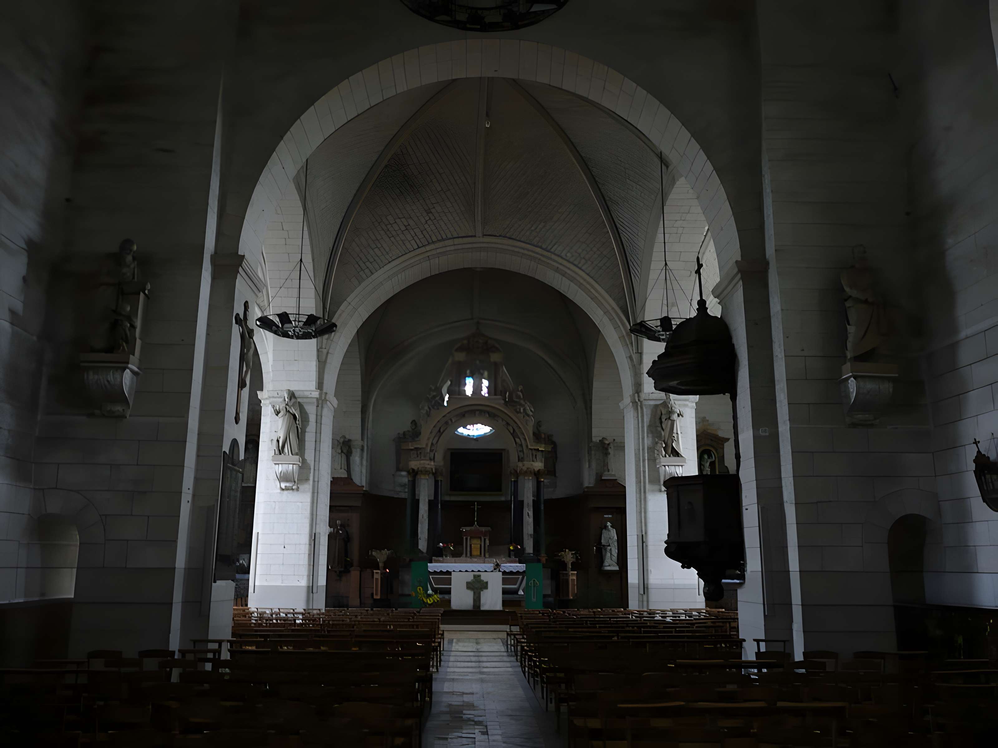 Église Saint-Pierre-et-Saint-Laurent de Baugé