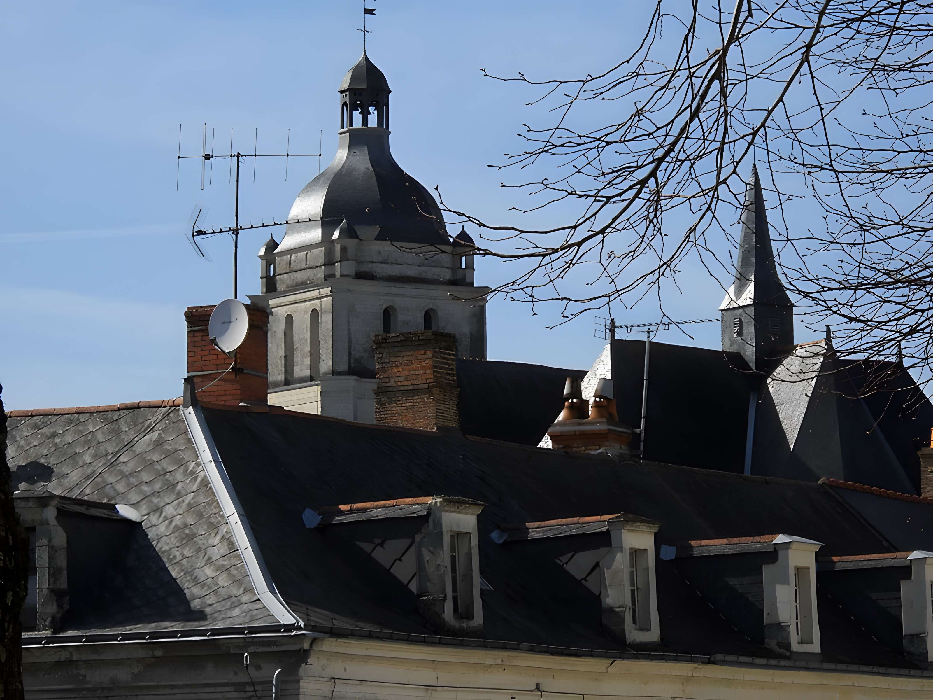 Église Saint-Pierre-et-Saint-Laurent de Baugé