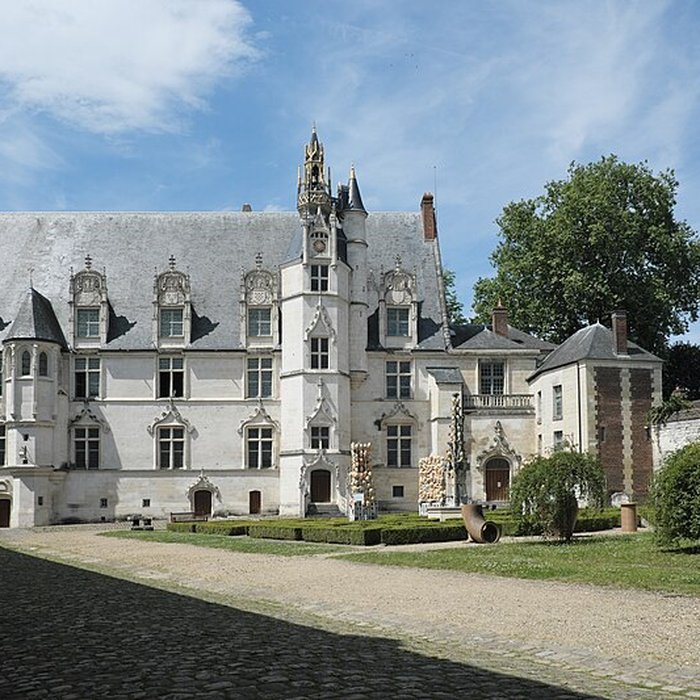 Photo de Ancien palais épiscopal, ancien palais de justice, actuellement musée départemental de lOise