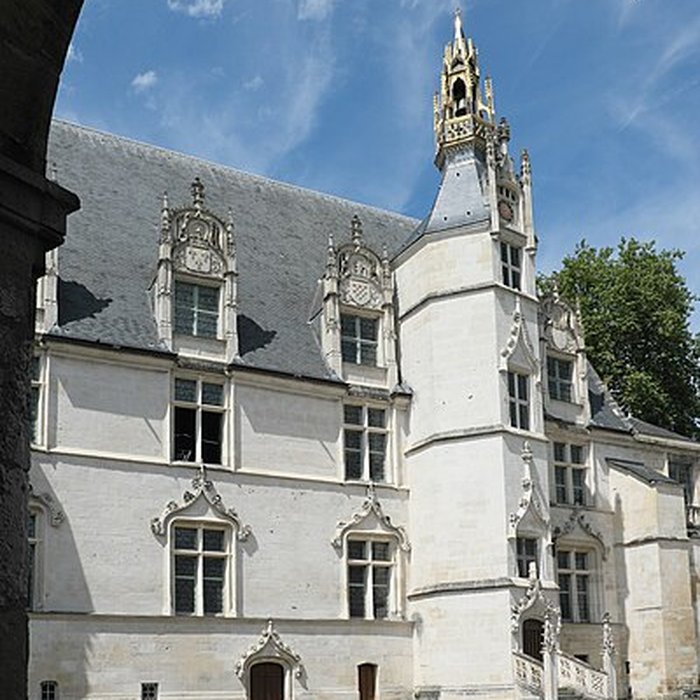 Photo de Ancien palais épiscopal, ancien palais de justice, actuellement musée départemental de lOise