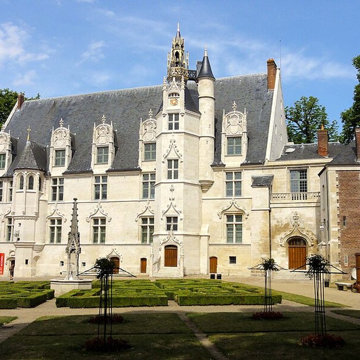 Photo de Ancien palais épiscopal, ancien palais de justice, actuellement musée départemental de lOise