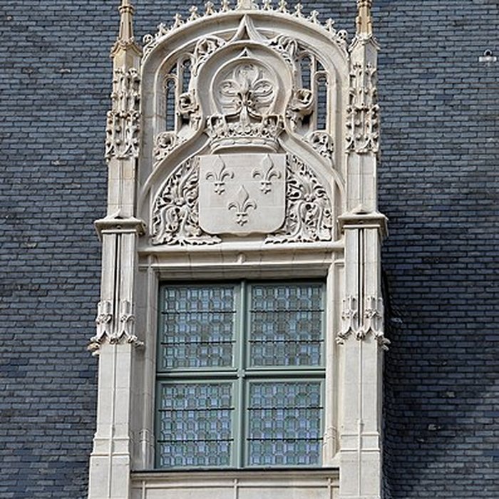 Photo de Ancien palais épiscopal, ancien palais de justice, actuellement musée départemental de lOise