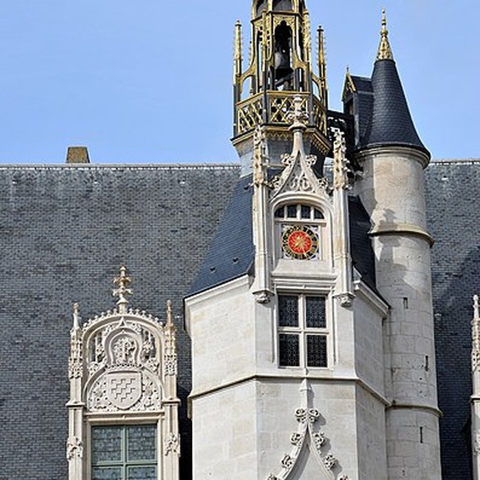 Photo de Ancien palais épiscopal, ancien palais de justice, actuellement musée départemental de lOise