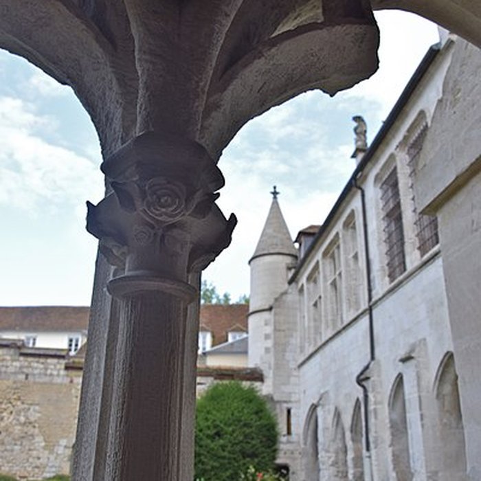Photo de Ancien palais épiscopal, ancien palais de justice, actuellement musée départemental de lOise
