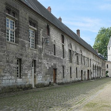 Ancien palais épiscopal, ancien palais de justice, actuellement musée départemental de lOise