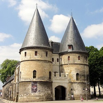 Ancien palais épiscopal, ancien palais de justice, actuellement musée départemental de lOise