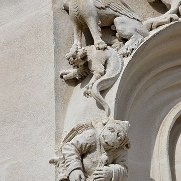 Ancien palais épiscopal, ancien palais de justice, actuellement musée départemental de lOise