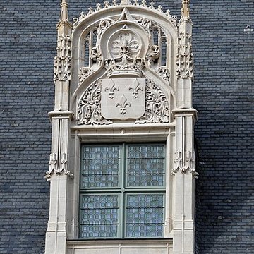 Ancien palais épiscopal, ancien palais de justice, actuellement musée départemental de lOise
