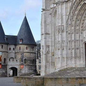 Ancien palais épiscopal, ancien palais de justice, actuellement musée départemental de lOise
