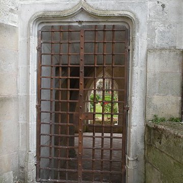 Ancien palais épiscopal, ancien palais de justice, actuellement musée départemental de lOise