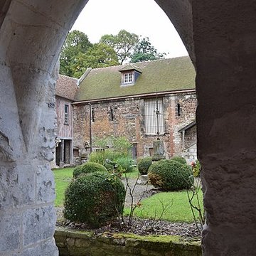 Ancien palais épiscopal, ancien palais de justice, actuellement musée départemental de lOise