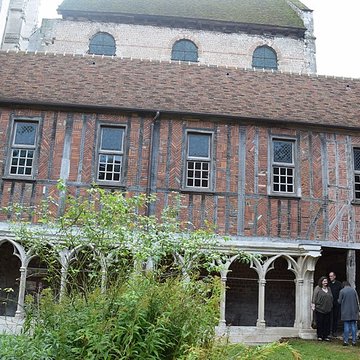Ancien palais épiscopal, ancien palais de justice, actuellement musée départemental de lOise