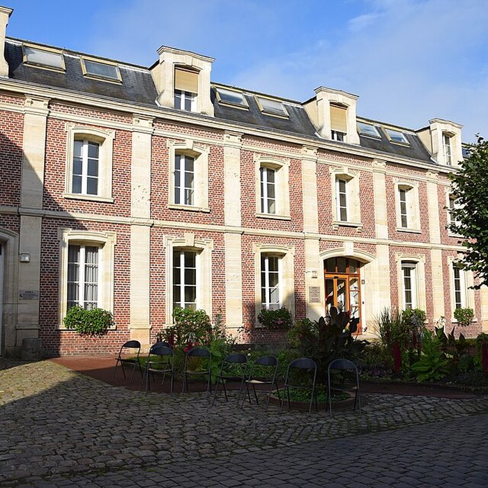 Photo de Ancienne abbaye Saint-Lucien, à Notre-Dame-du-Thil