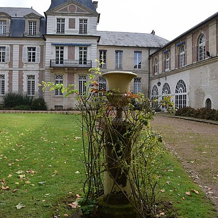 Photo de Ancienne abbaye Saint-Lucien, à Notre-Dame-du-Thil
