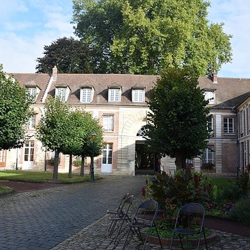 Ancienne abbaye Saint-Lucien, à Notre-Dame-du-Thil