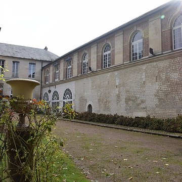 Ancienne abbaye Saint-Lucien, à Notre-Dame-du-Thil