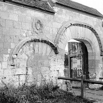 Ancienne abbaye Saint-Lucien, à Notre-Dame-du-Thil
