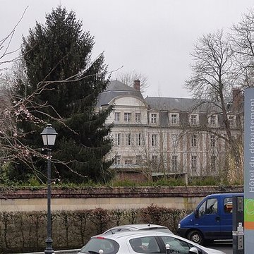 Ancienne abbaye Saint-Lucien, à Notre-Dame-du-Thil