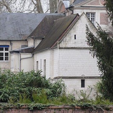 Ancienne abbaye Saint-Lucien, à Notre-Dame-du-Thil