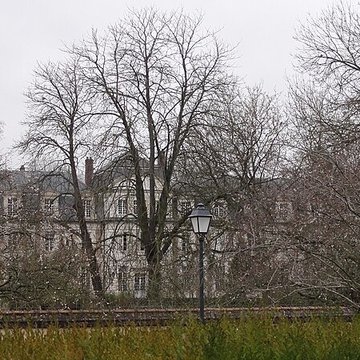 Ancienne abbaye Saint-Lucien, à Notre-Dame-du-Thil